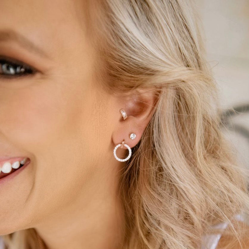 Circle online stud earrings